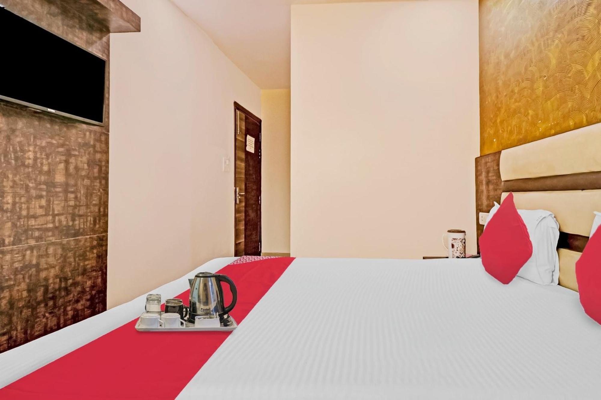 Hotel Stay House Ню Делхи Екстериор снимка
