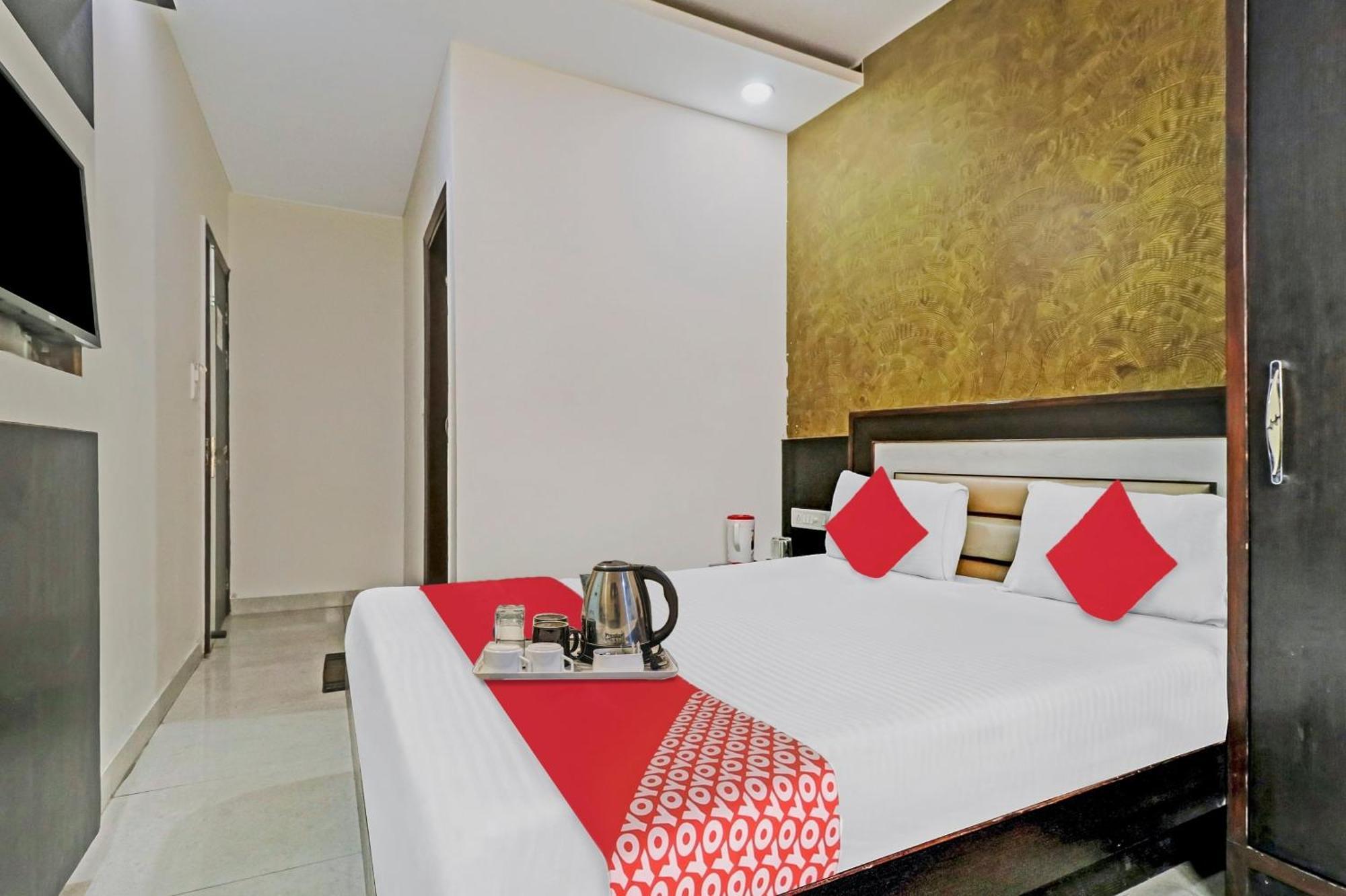 Hotel Stay House Ню Делхи Екстериор снимка