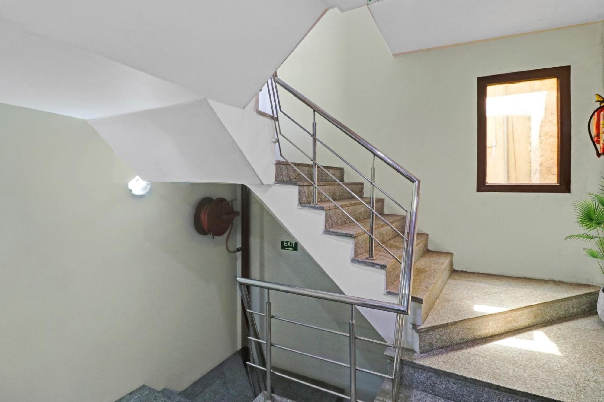 Hotel Stay House Ню Делхи Екстериор снимка