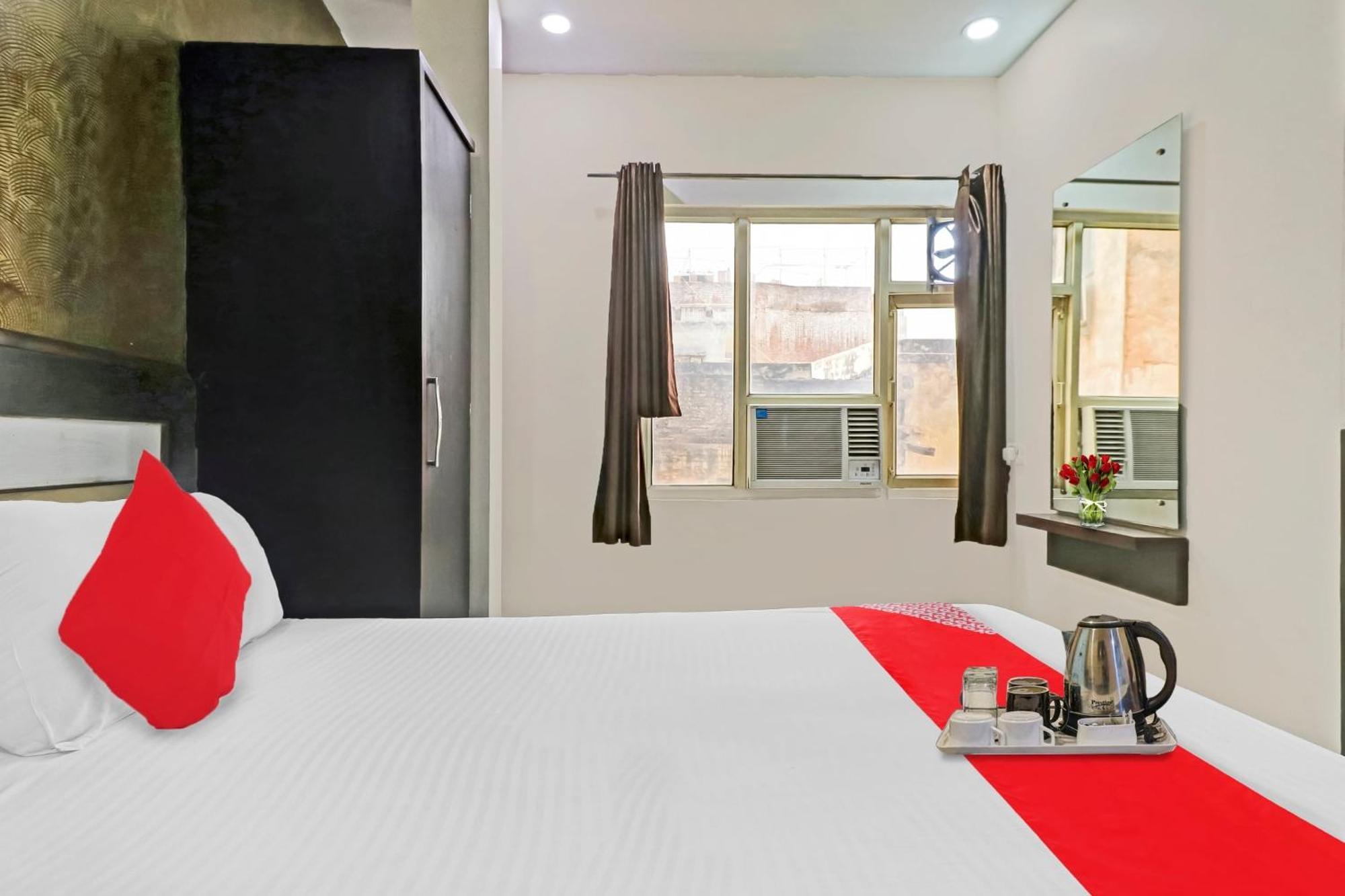 Hotel Stay House Ню Делхи Екстериор снимка