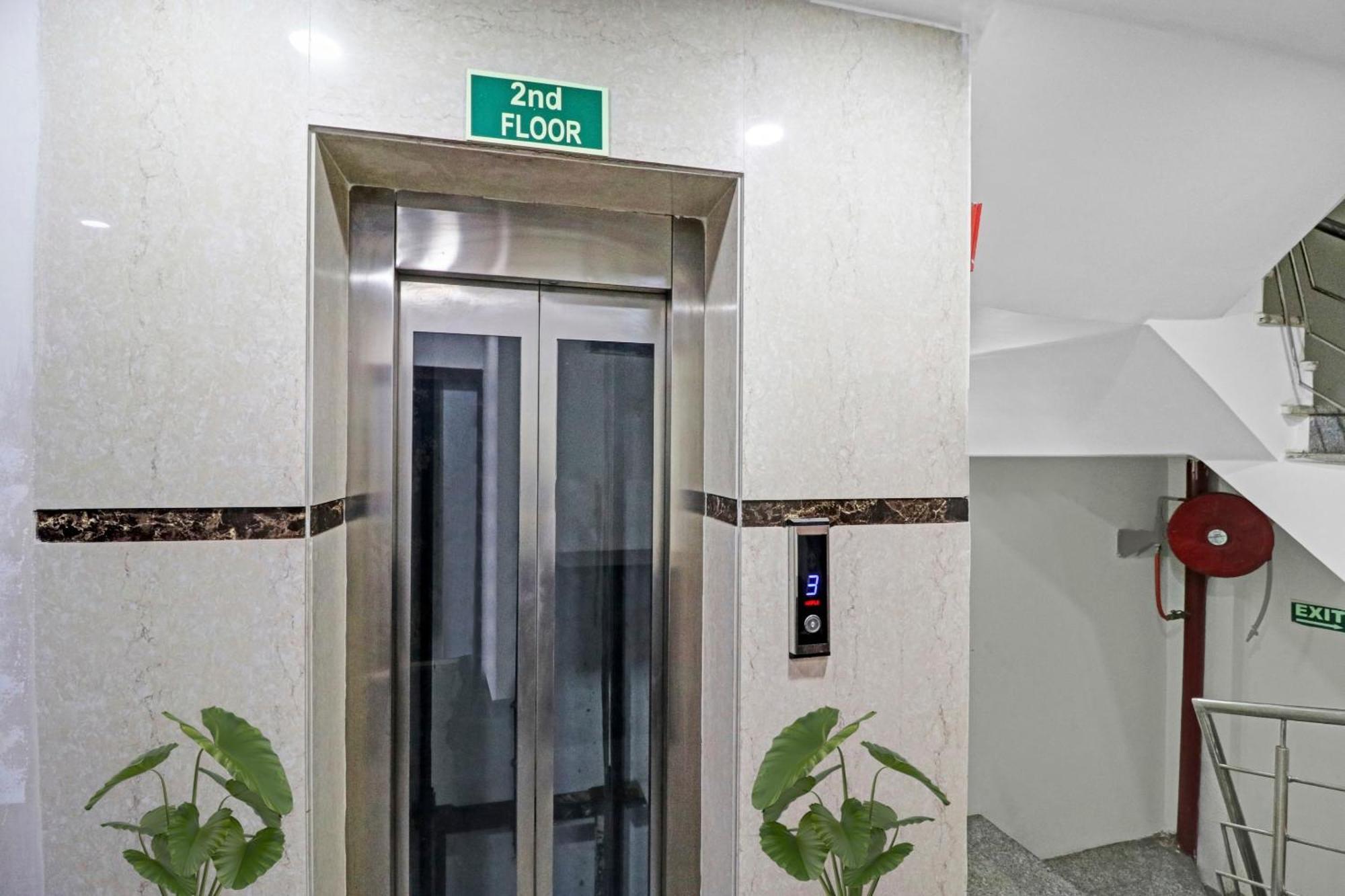 Hotel Stay House Ню Делхи Екстериор снимка
