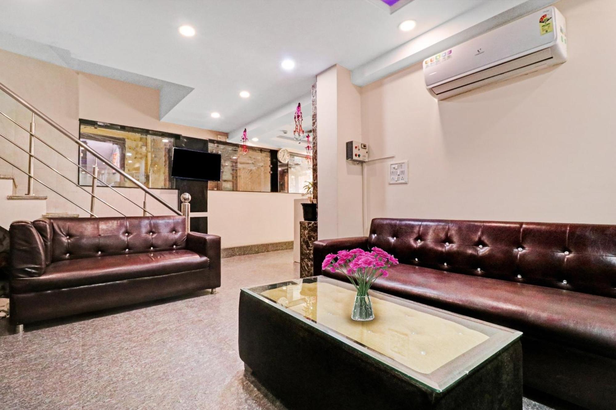 Hotel Stay House Ню Делхи Екстериор снимка