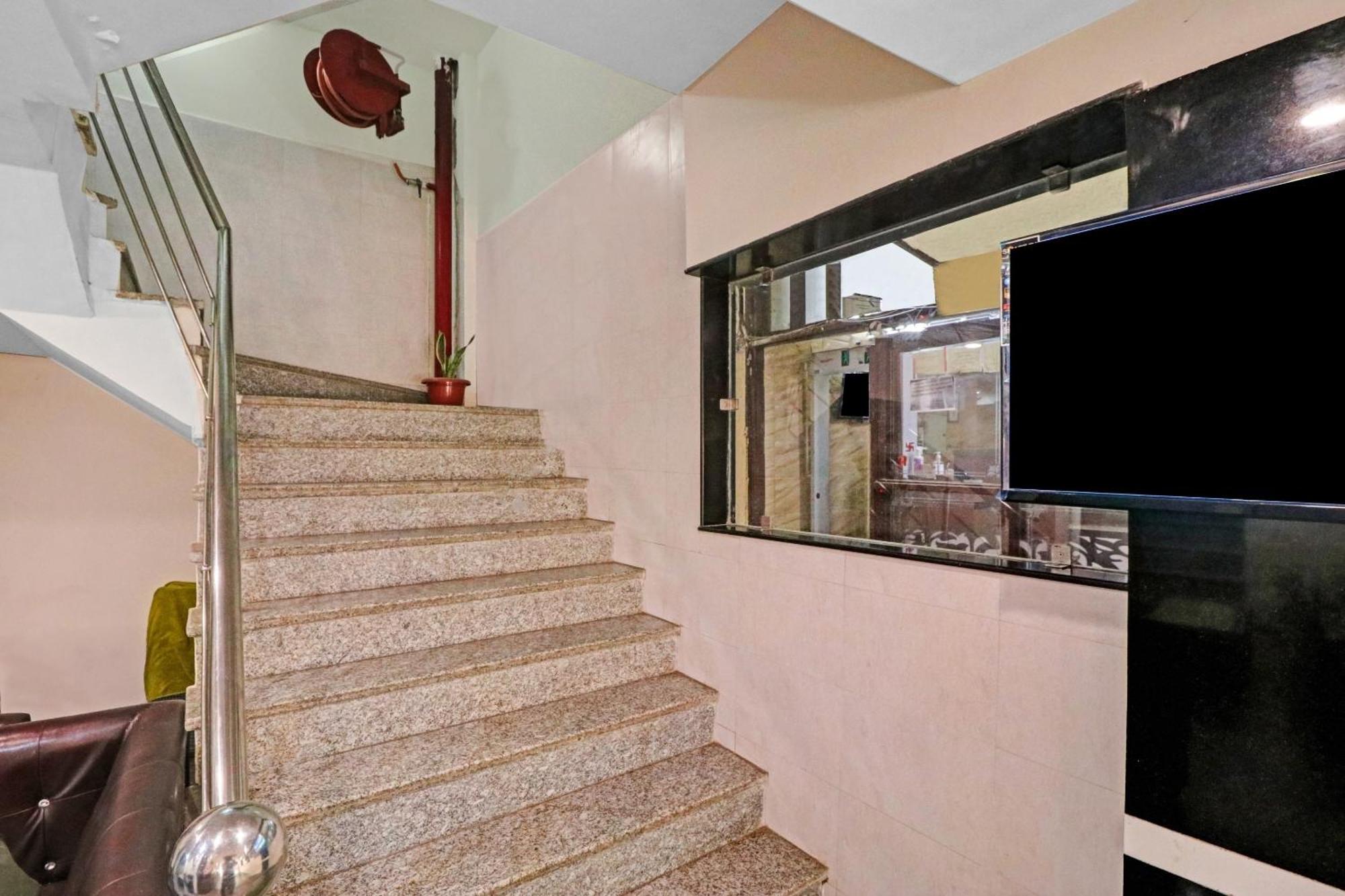 Hotel Stay House Ню Делхи Екстериор снимка