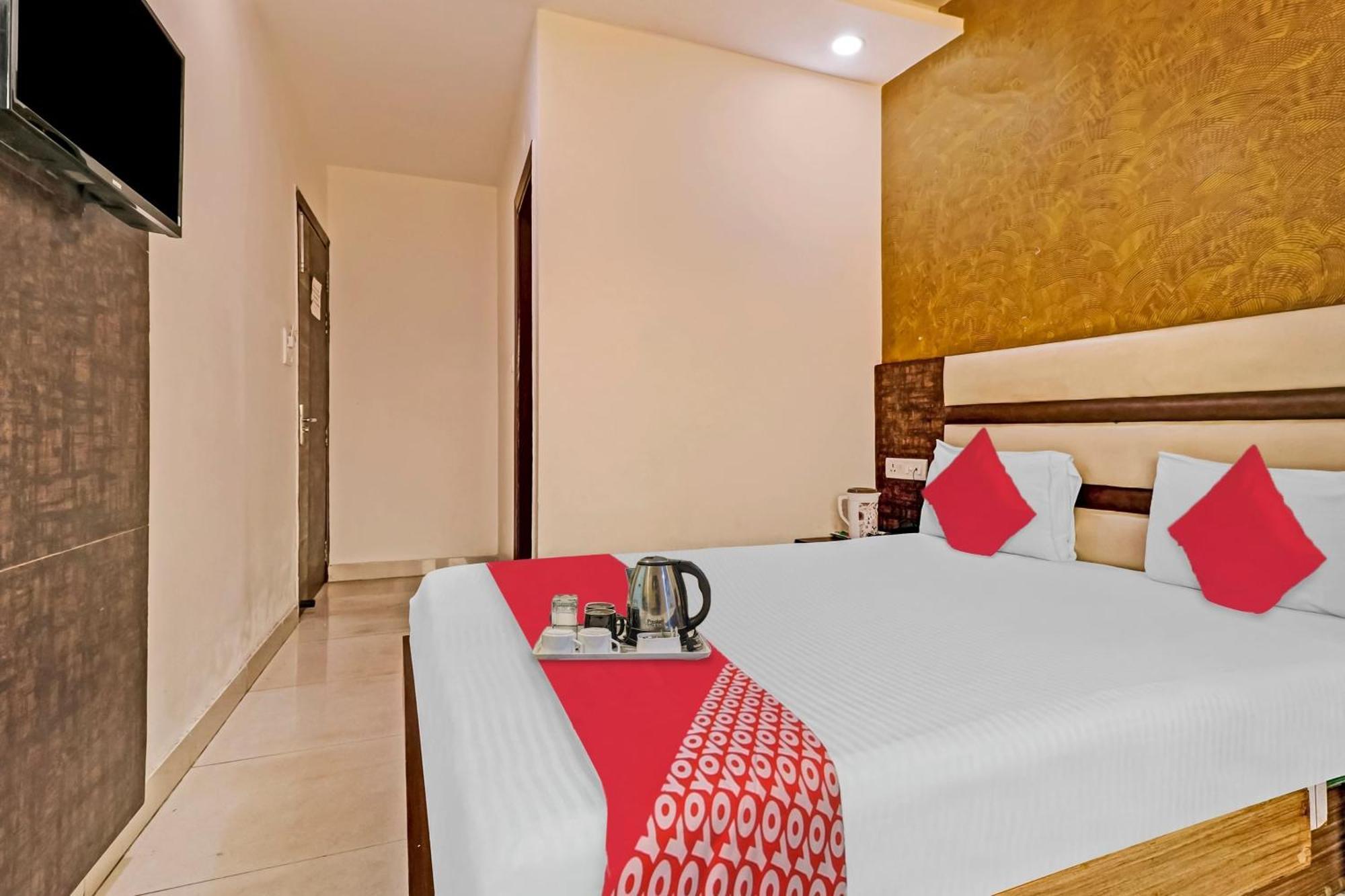 Hotel Stay House Ню Делхи Екстериор снимка