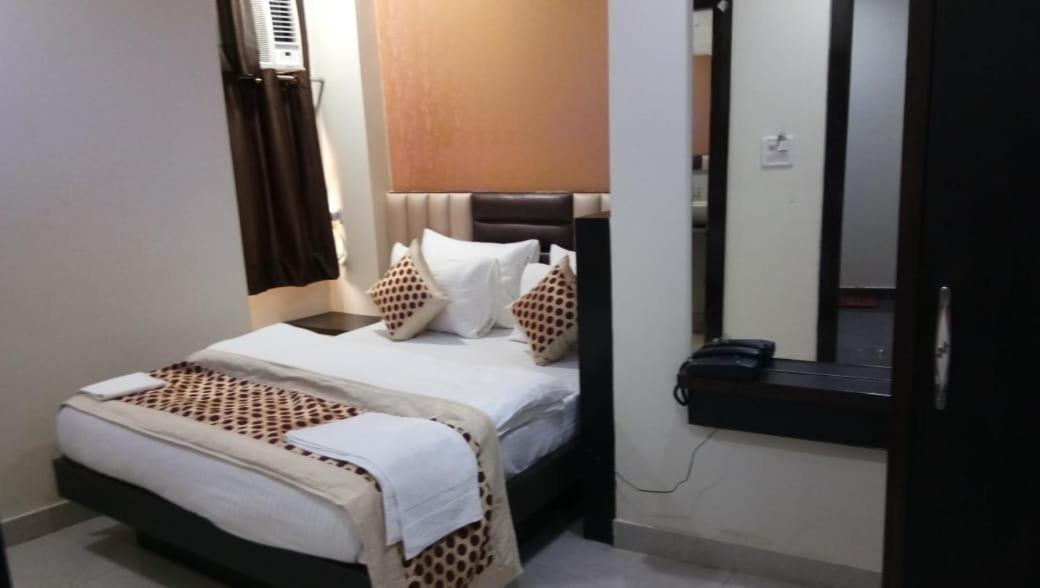 Hotel Stay House Ню Делхи Екстериор снимка